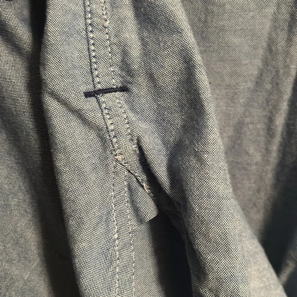 🔘J.Crew Flex Washed Button Up Lightweight Denim Slim And Untucked Vintage